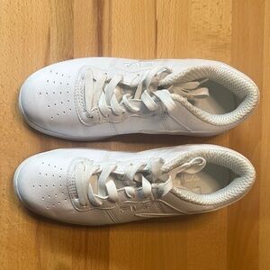 Fila  Classic White Sneakers